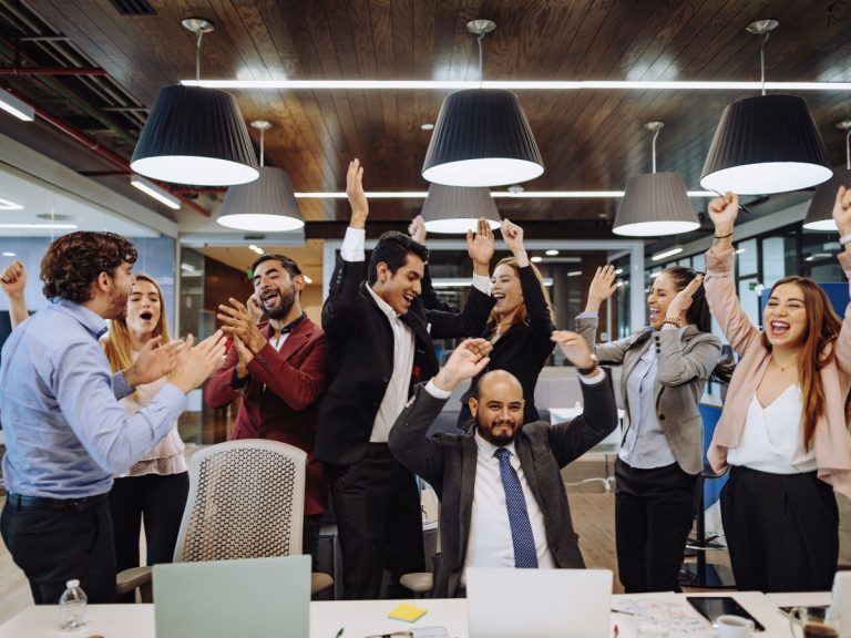 Equipo celebra los beneficios